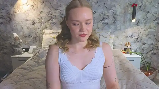Snapshot of Aurora_Golden1 chatting on 06/22/26, 03:47 Aurora Golden1 online show from 06/22/26, 03:47