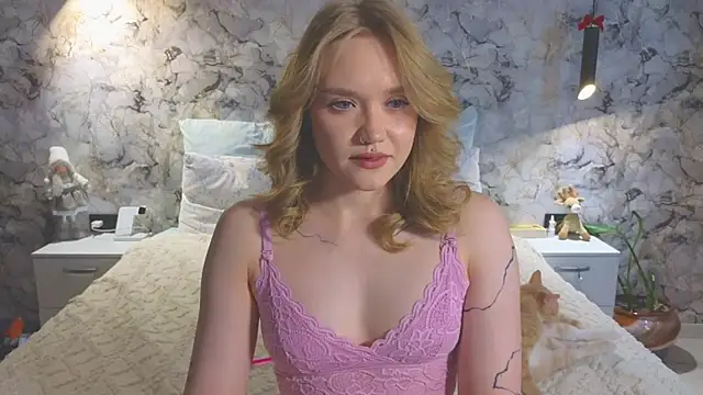 Snapshot of Aurora_Golden1 chatting on 05/11/26, 12:39 Aurora Golden1 online show from 05/11/26, 12:39