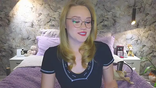 Aurora Golden1 online show from 10/20/25, 04:18