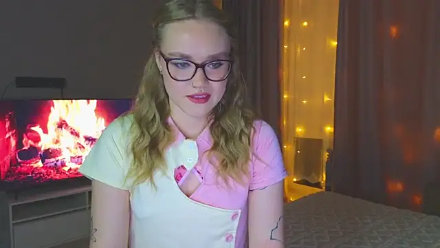 Aurora Golden1 online show from 10/11/25, 07:04