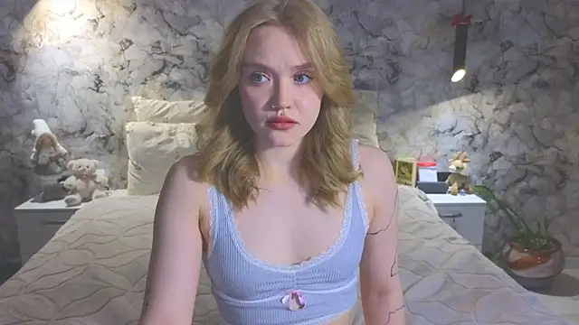 Aurora Golden1 online show from 04/06/26, 03:24