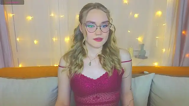 Aurora Golden1 online show from 03/04/25, 07:22