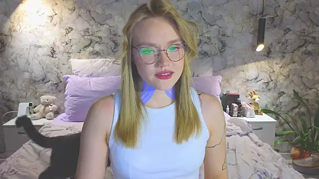 Aurora Golden1 online show from 11/21/25, 06:18