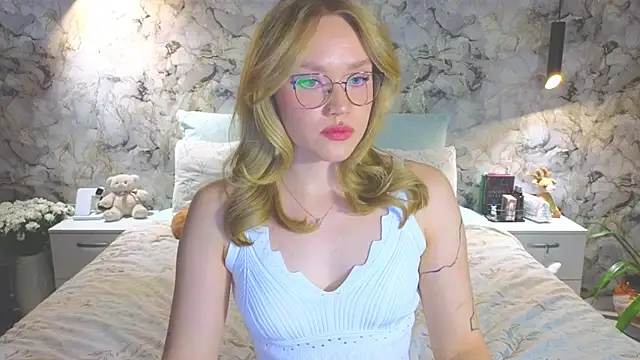 Aurora Golden1 online show from 11/13/25, 04:55