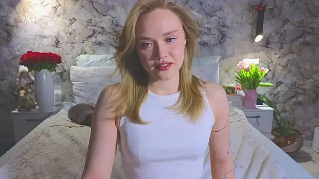 Aurora Golden1 online show from 03/11/26, 01:10