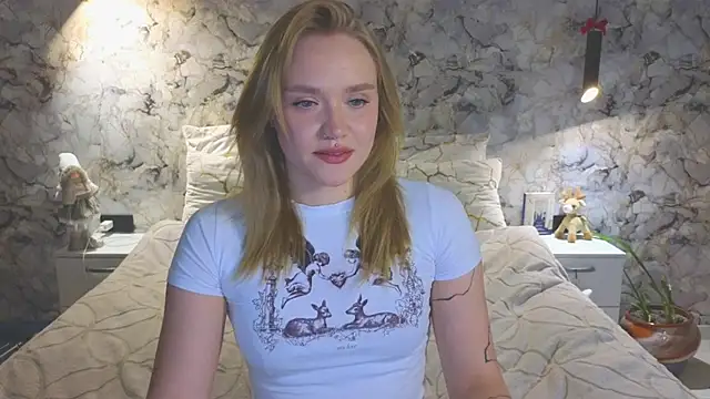Snapshot of Aurora_Golden1 chatting on 07/24/26, 01:51 Aurora Golden1 online show from 07/24/26, 01:51