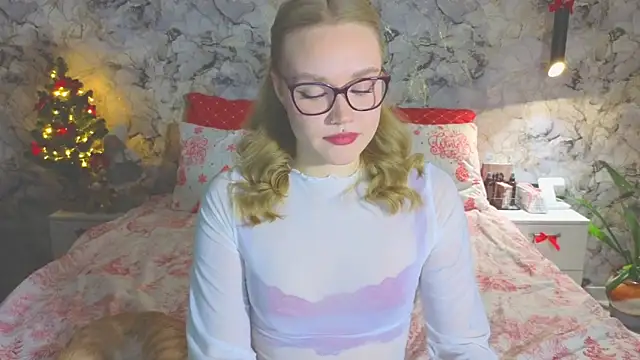 Aurora Golden1 online show from 12/17/25, 04:34