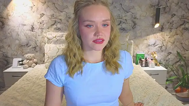 Aurora Golden1 online show from 11/29/25, 05:02