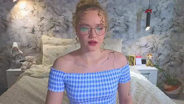 Aurora Golden1 online show from 04/05/26, 03:13