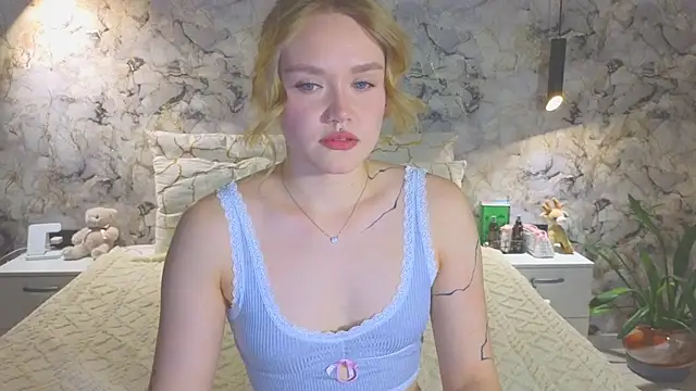 Aurora Golden1 online show from 12/03/25, 05:01