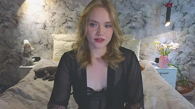 Snapshot of Aurora_Golden1 chatting on 07/18/26, 07:17 Aurora Golden1 online show from 07/18/26, 07:17