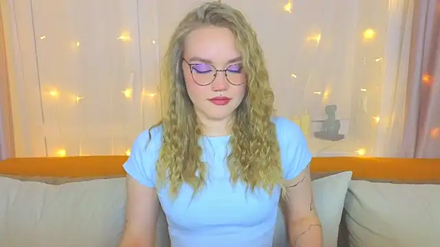 Aurora Golden1 online show from 03/21/25, 03:02