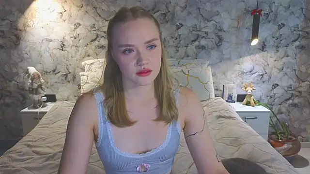 Snapshot of Aurora_Golden1 chatting on 07/27/26, 08:32 Aurora Golden1 online show from 07/27/26, 08:32