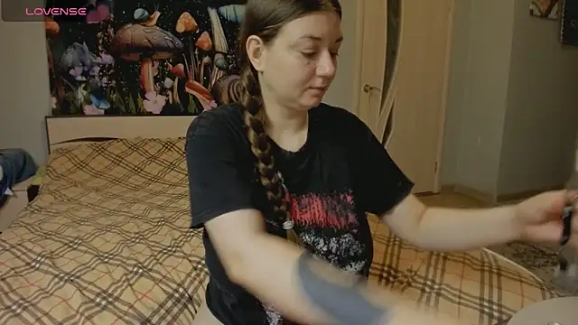 AlisaBacker online show from 11/11/25, 12:22