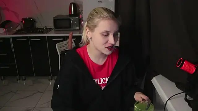 Snapshot of MertyXX chatting on 02/21/26, 10:12 MertyXX online show from 02/21/26, 10:12