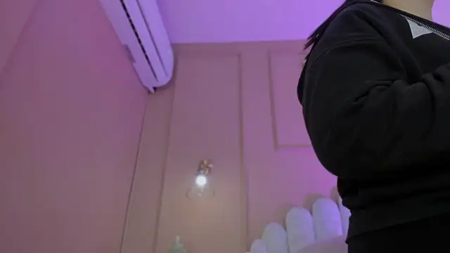 lia ass  online show from 11/29/25, 10:59