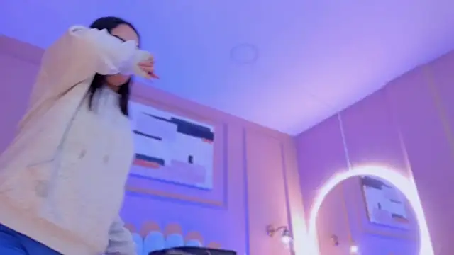 lia ass  online show from 11/13/25, 10:41