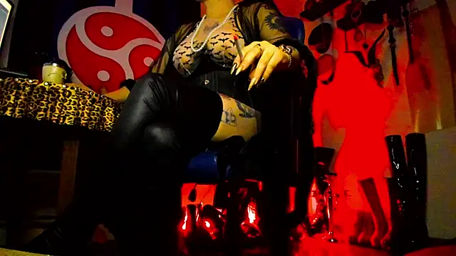 Snapshot of DominatrixBlue chatting on 02/10/25, 05:52 DominatrixBlue online show from 02/10/25, 05:52