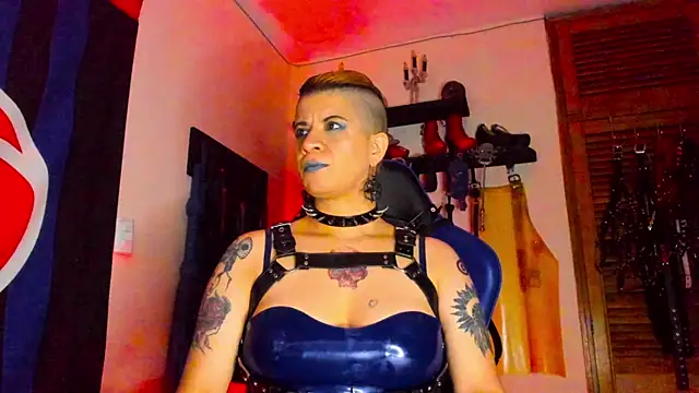 Snapshot of DominatrixBlue chatting on 01/17/25, 03:11 DominatrixBlue online show from 01/17/25, 03:11