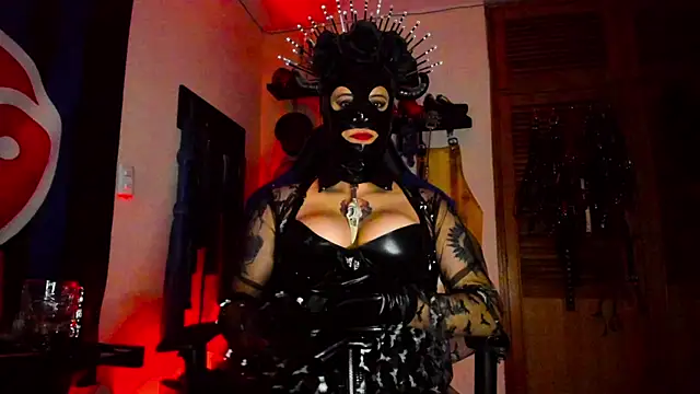Snapshot of DominatrixBlue chatting on 01/24/25, 05:21 DominatrixBlue online show from 01/24/25, 05:21