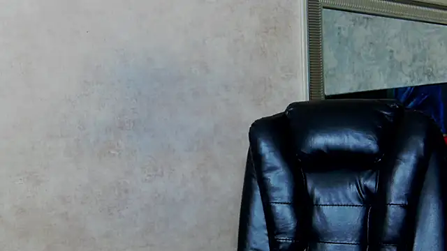 Snapshot of NicolleReyn chatting on 05/28/26, 05:30 NicolleReyn online show from 05/28/26, 05:30
