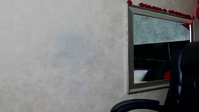 Snapshot of NicolleReyn chatting on 03/17/26, 06:33 NicolleReyn online show from 03/17/26, 06:33