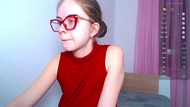 Sarah HS online show from 03/11/25, 03:34