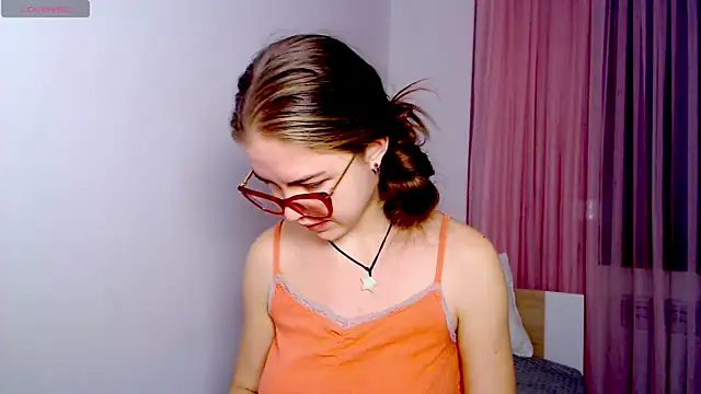 Sarah HS online show from 11/24/25, 02:06