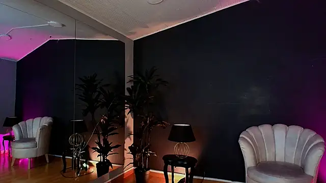 Snapshot of MyMayte chatting on 11/25/25, 11:43 MyMayte online show from 11/25/25, 11:43