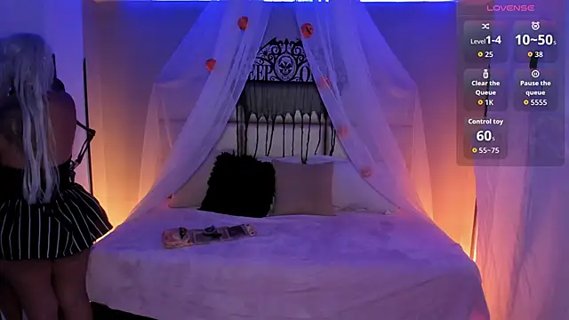 Snapshot of kristen_kassi chatting on 10/31/25, 12:02 kristen kassi online show from 10/31/25, 12:02