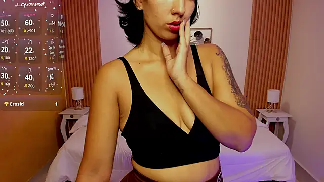 Snapshot of kristen_kassi chatting on 01/13/26, 06:45 kristen kassi online show from 01/13/26, 06:45