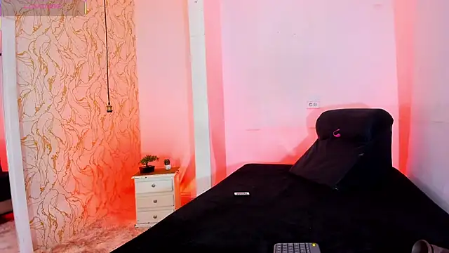 Snapshot of NATALIE_PARKERR chatting on 10/24/25, 12:26 NATALIE PARKERR online show from 10/24/25, 12:26