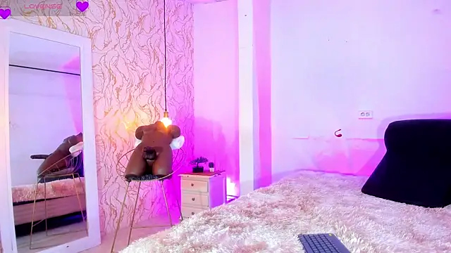 Snapshot of NATALIE_PARKERR chatting on 10/28/25, 12:15 NATALIE PARKERR online show from 10/28/25, 12:15