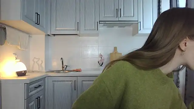 leslie my lovee online show from 09/28/25, 10:55