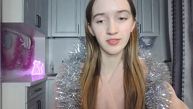 leslie my lovee online show from 12/26/24, 12:14