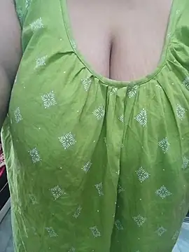 Snapshot of Ivy-09 chatting on 01/07/26, 09:25 Ivy-09 online show from 01/07/26, 09:25