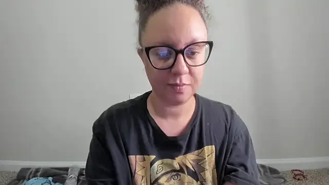Snapshot of Paisleehaze chatting on 10/10/25, 01:28 Paisleehaze online show from 10/10/25, 01:28