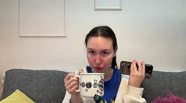 Snapshot of GIGI_BENNET chatting on 03/18/25, 05:02 GIGI BENNET online show from 03/18/25, 05:02