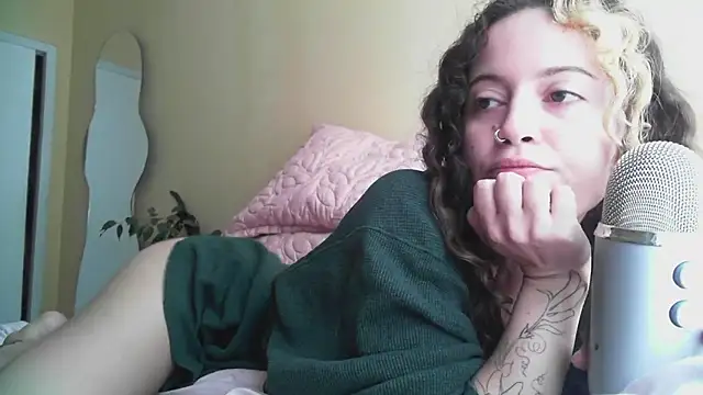 Snapshot of frikigyal chatting on 03/21/25, 01:12 frikigyal online show from 03/21/25, 01:12