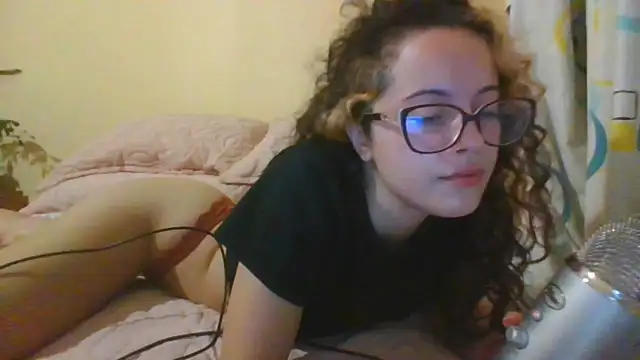 Snapshot of frikigyal chatting on 02/06/25, 02:44 frikigyal online show from 02/06/25, 02:44