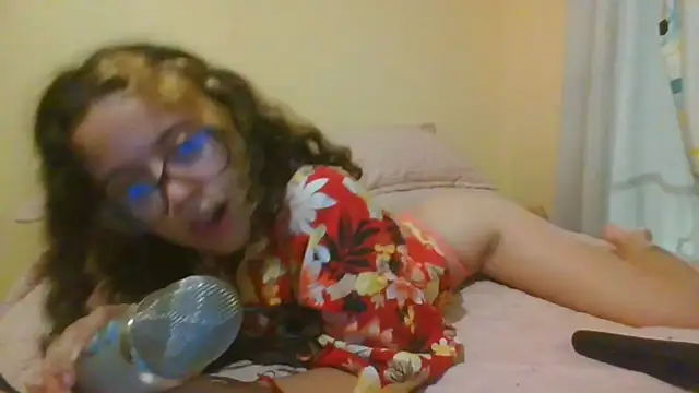 Snapshot of frikigyal chatting on 02/10/25, 02:52 frikigyal online show from 02/10/25, 02:52