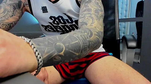 Snapshot of AronGrant chatting on 02/15/26, 10:25 AronGrant online show from 02/15/26, 10:25