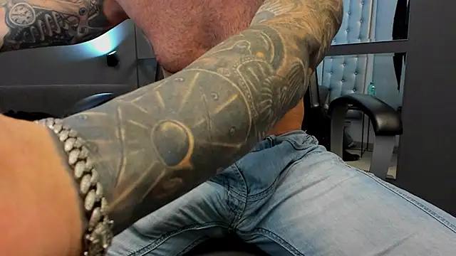 AronGrant online show from 11/09/25, 10:52