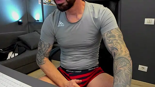 Snapshot of AronGrant chatting on 02/12/26, 10:59 AronGrant online show from 02/12/26, 10:59