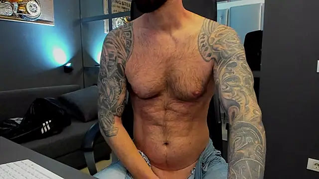 Snapshot of AronGrant chatting on 02/02/26, 10:03 AronGrant online show from 02/02/26, 10:03