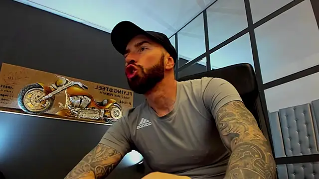 Snapshot of AronGrant chatting on 02/23/26, 10:27 AronGrant online show from 02/23/26, 10:27