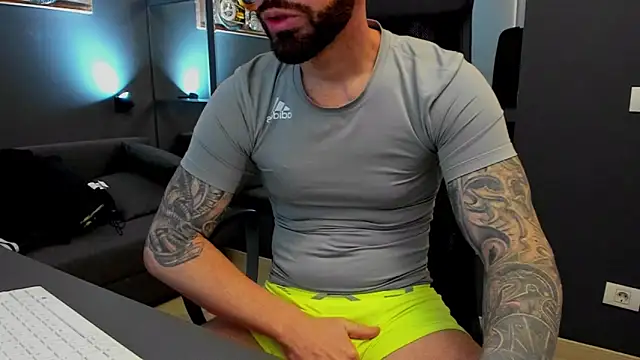 Snapshot of AronGrant chatting on 01/19/26, 10:19 AronGrant online show from 01/19/26, 10:19