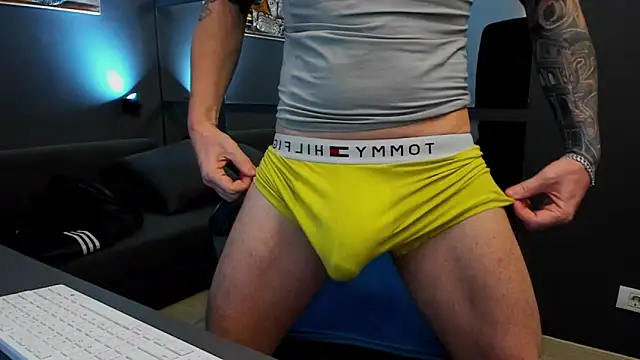 Snapshot of AronGrant chatting on 02/07/26, 10:45 AronGrant online show from 02/07/26, 10:45