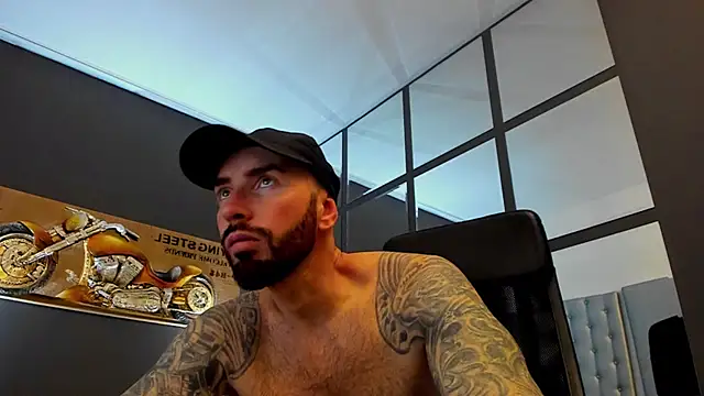 Snapshot of AronGrant chatting on 02/03/26, 10:09 AronGrant online show from 02/03/26, 10:09