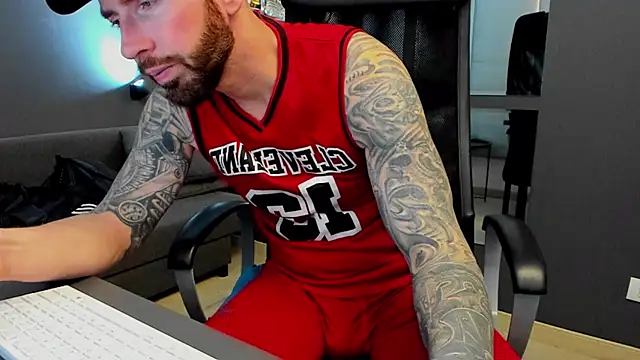 Snapshot of AronGrant chatting on 02/20/26, 11:23 AronGrant online show from 02/20/26, 11:23